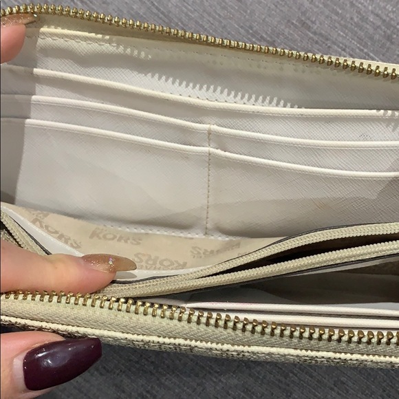 Real Michael Kors Walet - Picture 5 of 11